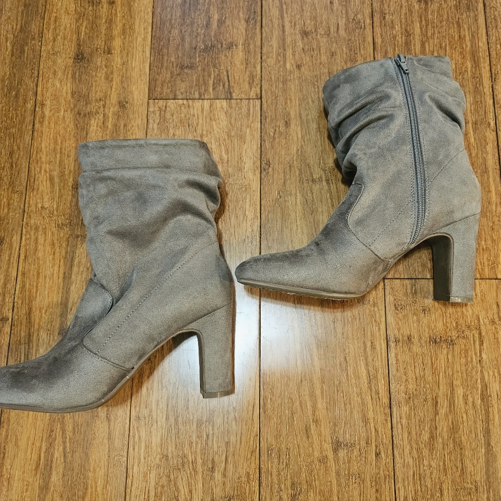 Kelly & Katie Grey Ankle Heeled Boot in size 8.5